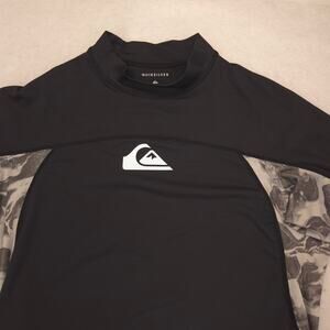 Quiksilver Crew Neck Long Sleeve Graphic T Shirt Mens Size Extra Large XL Black
